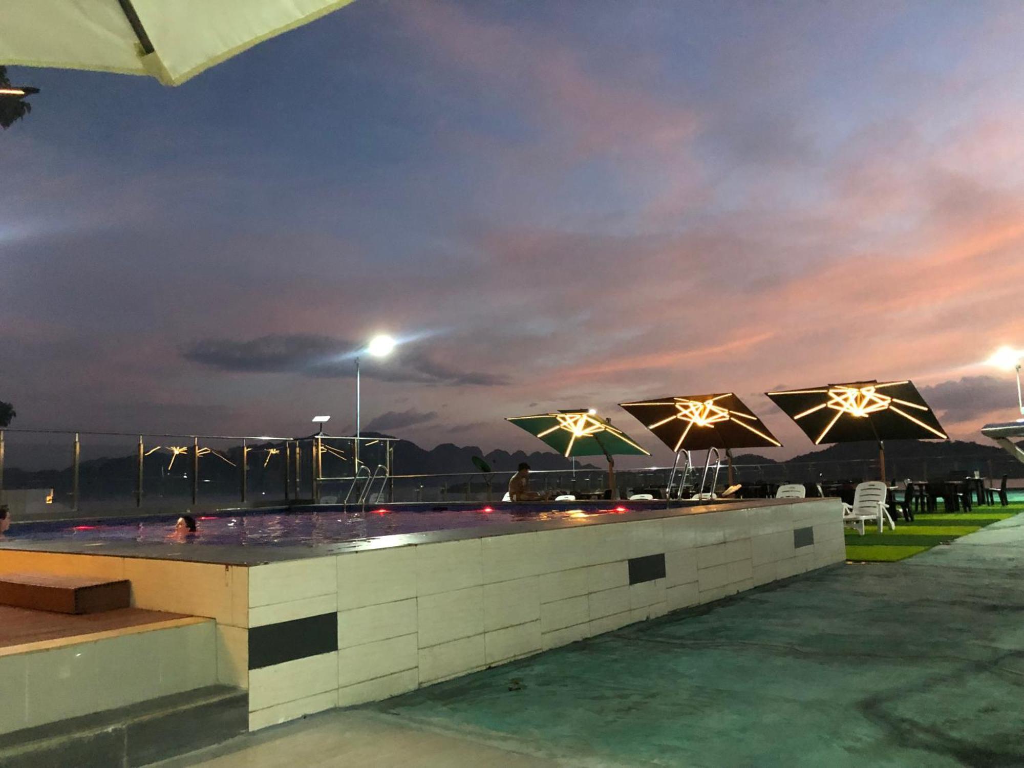 Sky Garden Hotel Coron Esterno foto